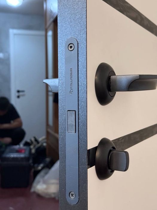 Установка межкомнатных дверей