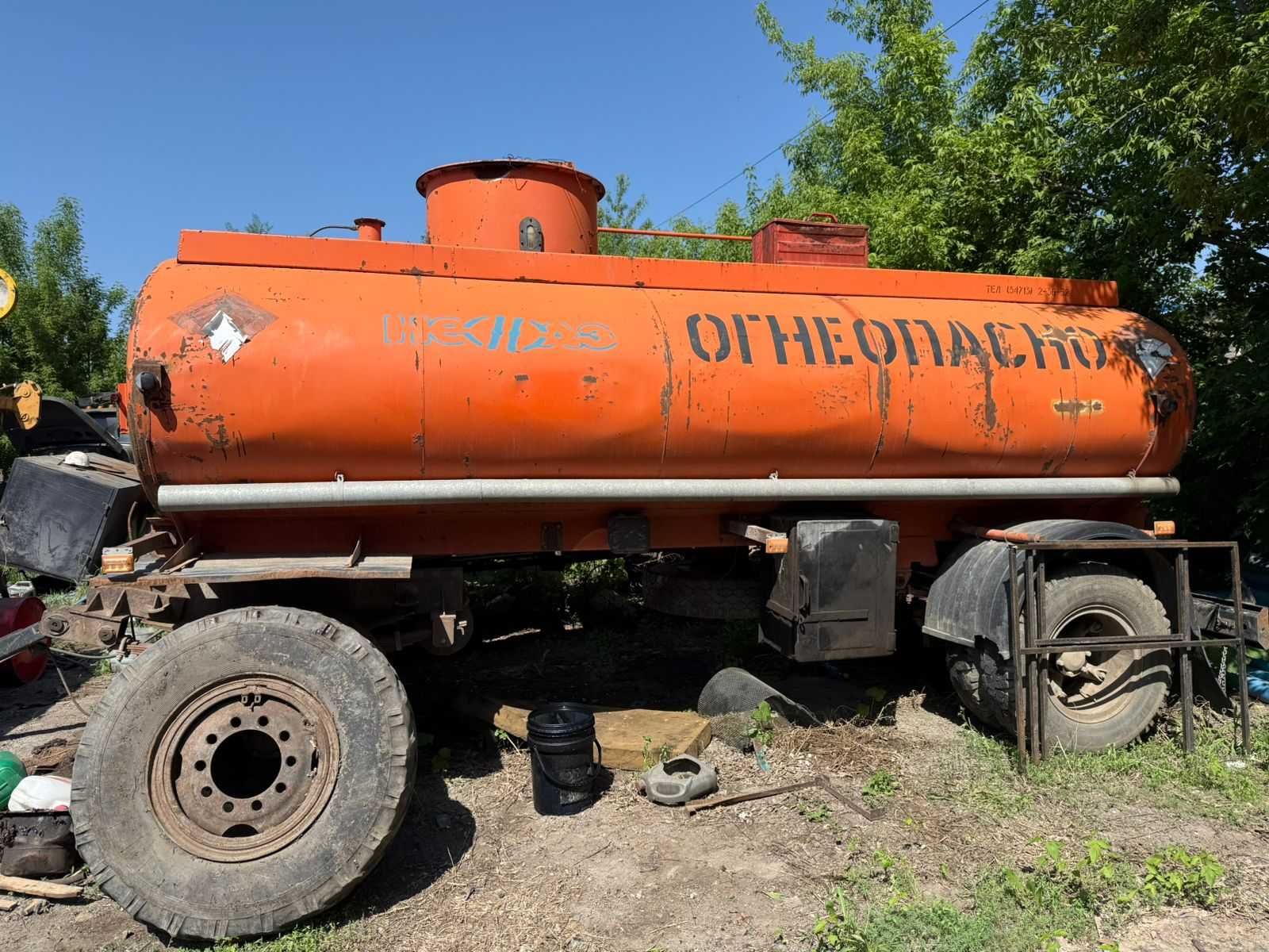 Автоцистерна для жидких нефтепродуктов