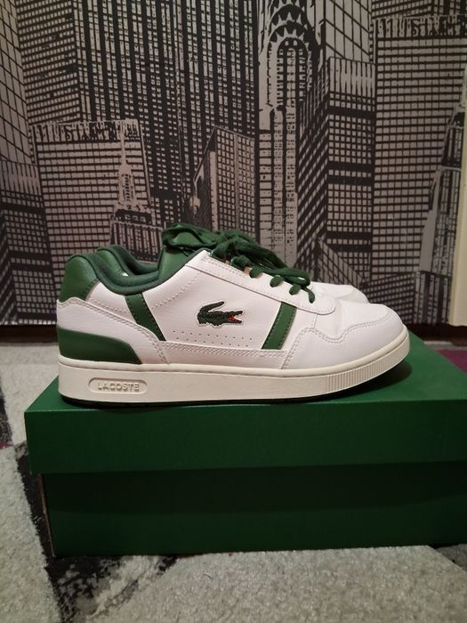 Adidasi noi la cutie