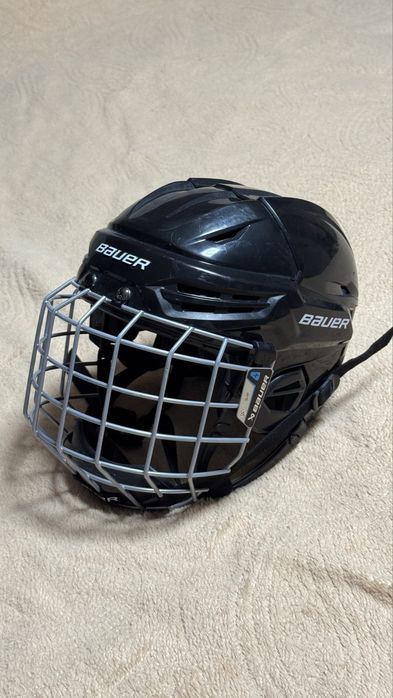 Продам хоккейный шлем детский