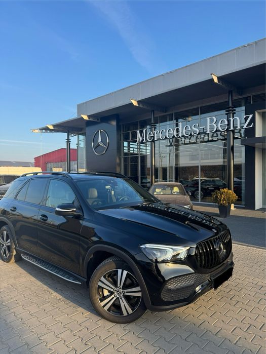 Mercedes Benz GLE 300D-AMG interior