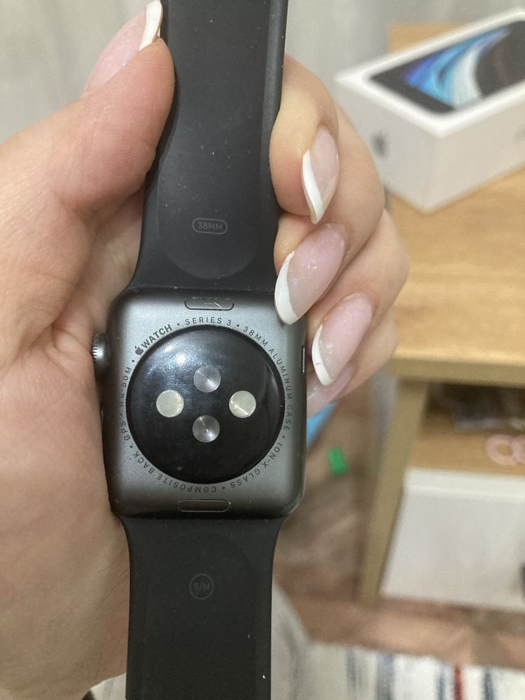 Продается iPhone SE и Apple Watch