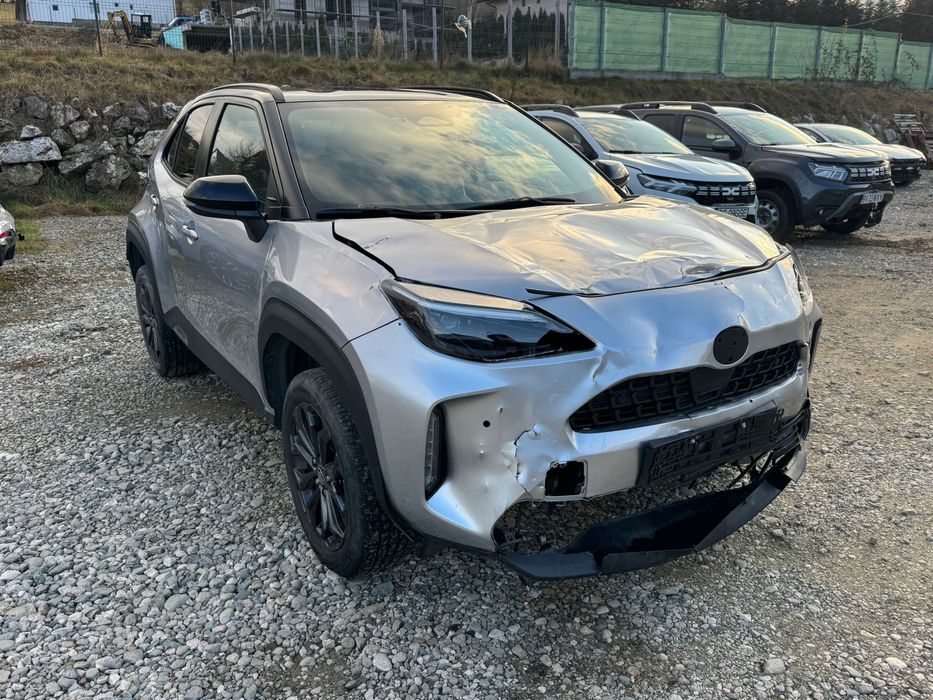 Toyota yaris cross 4x4 avariat