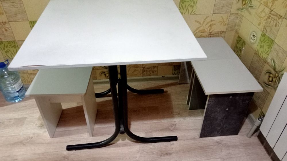 Продам стол со стульями б/у