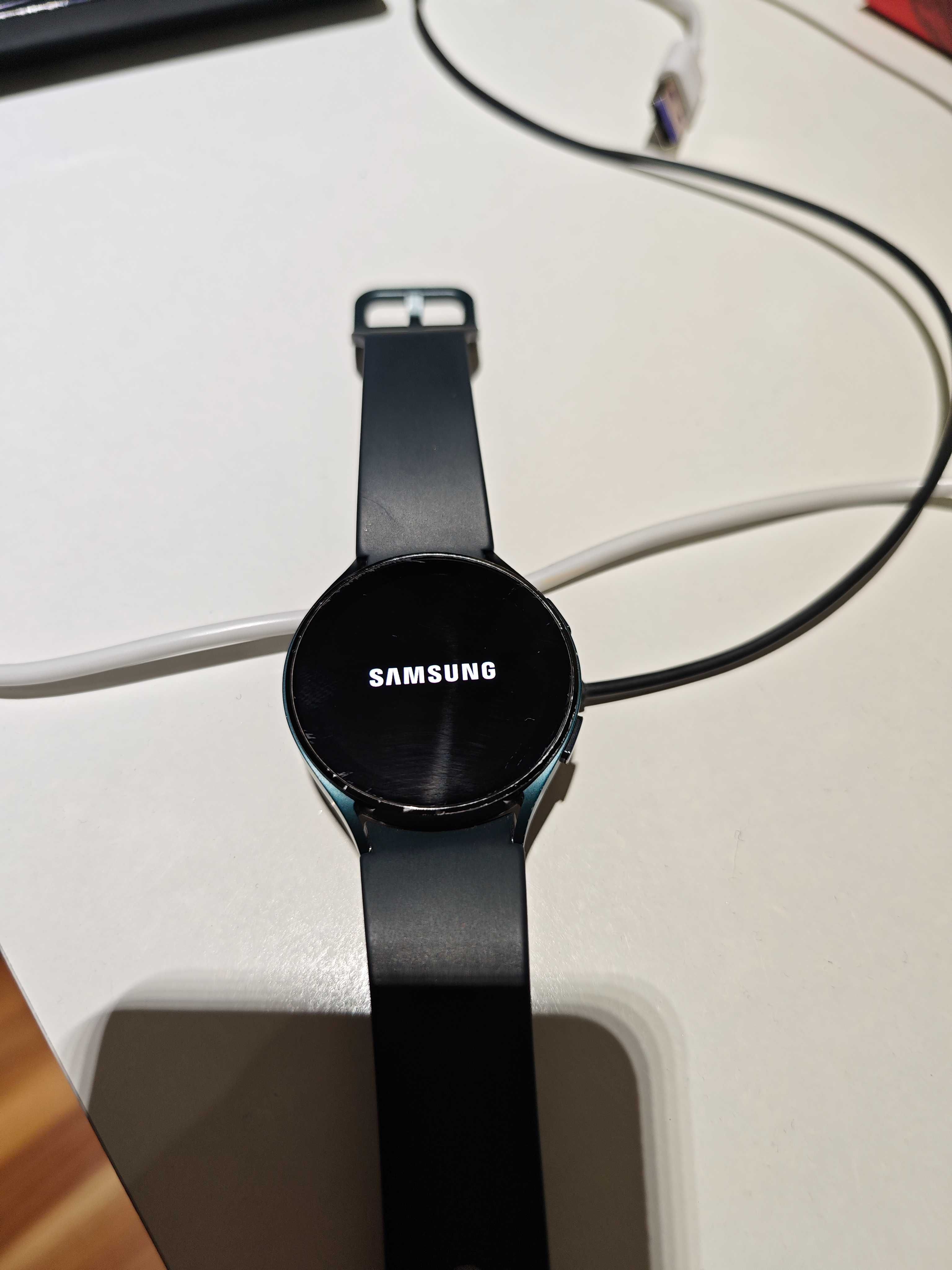Продам часы Samsung Galaxy Watch 4 (доки+коробка)