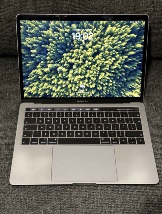 MacBook Pro 13 inch, 2018, 4 Thunderbolt ports, Touchbar