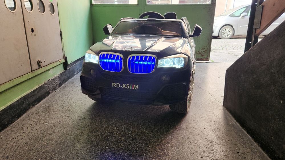 Детска електрическа кола