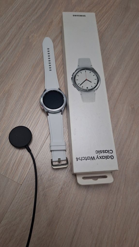 Часы Samsung Galaxy Watch 4 classic