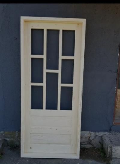 Uși de lemn brad