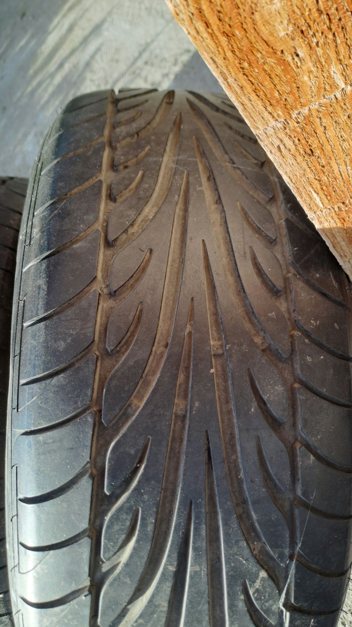Гуми Dunlop 215 60 15
