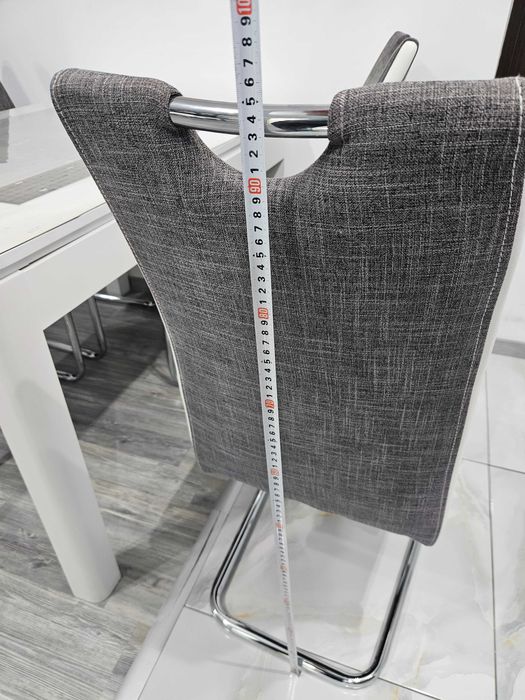 Стилни трапезни столове сиво бели 4 бр. за 80 лв., полукожа