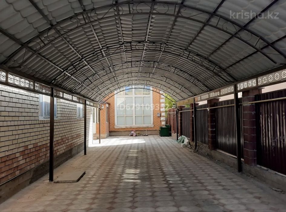 Офисное здание и дом