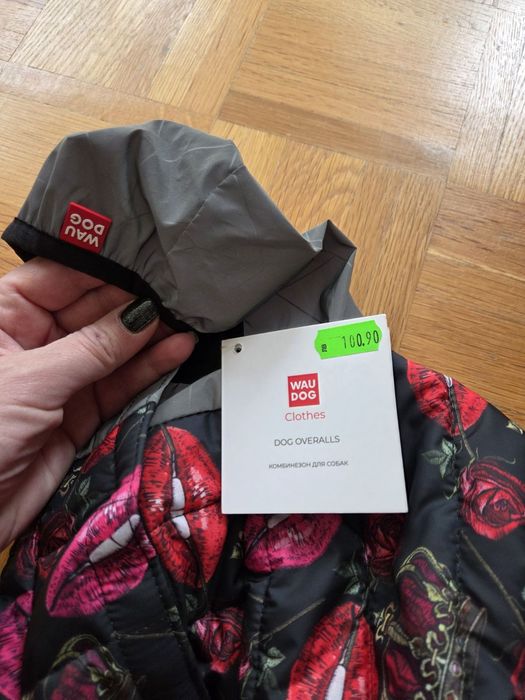 Продавам нови кучешки-дъждобран,елек и зимен гащеризон.