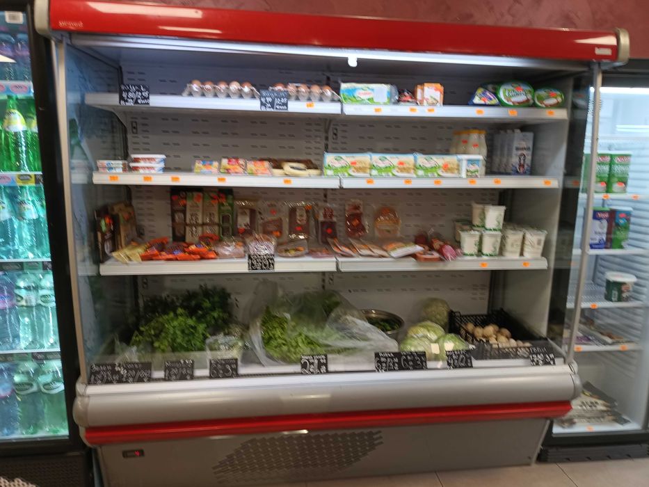 Вертикална двойна витрина