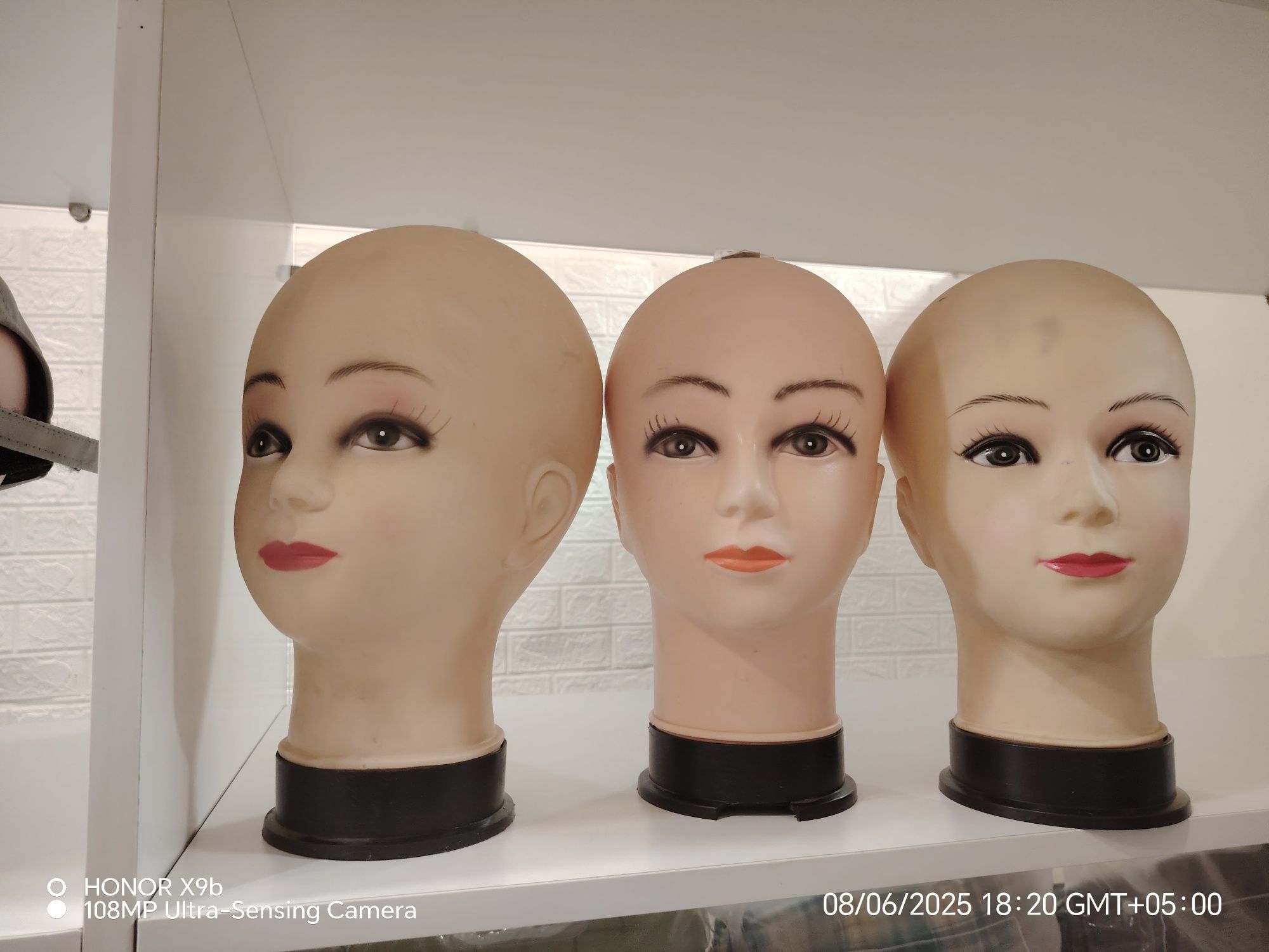Продаю стойку настенный