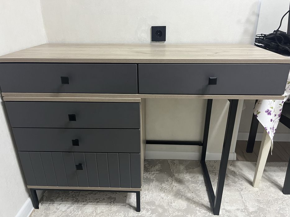 Туалетный столик / письменный стол (б/у, отличное состояние)