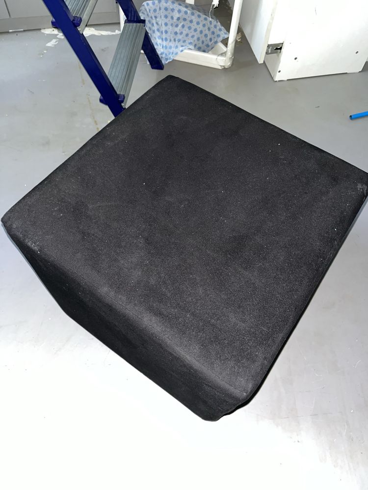 Продам 2 пуфика б/у
