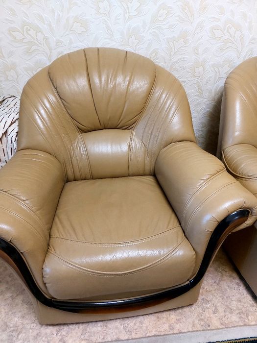 Продам  мягкий кожаный уголок