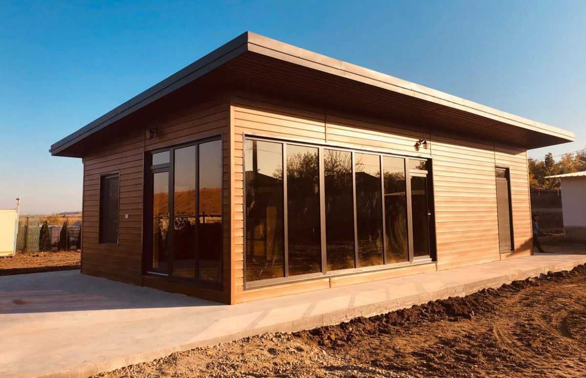Casa modulara și garaje auto din structura metalica si panou sandwich