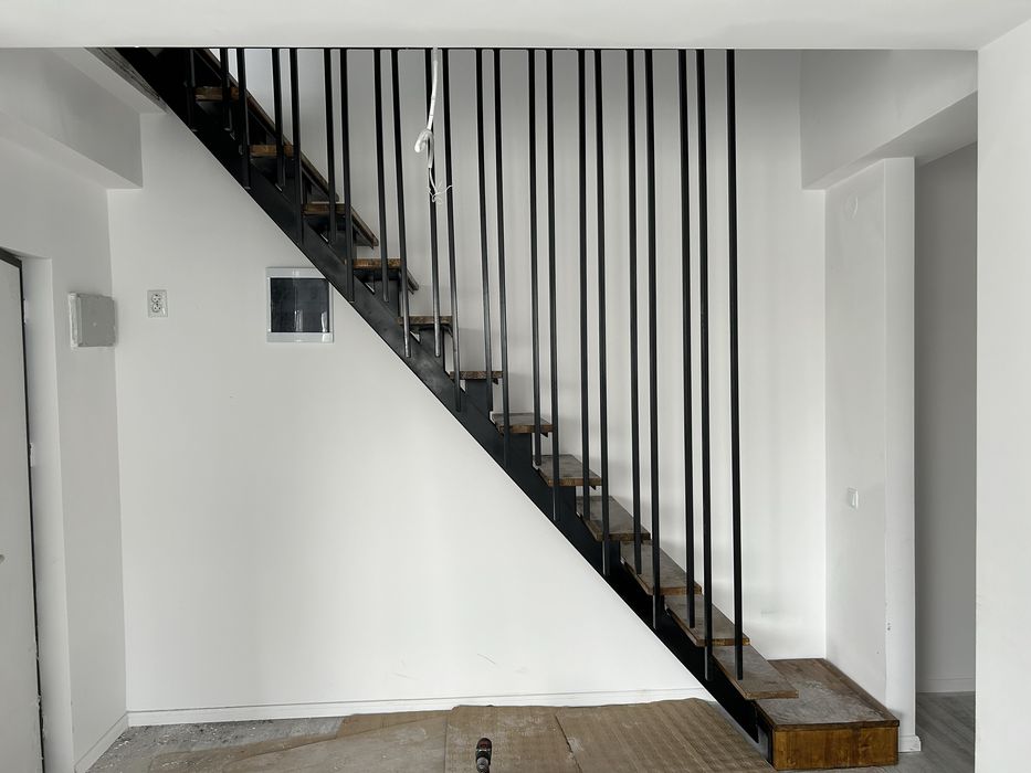 Porti, garduri , balustrade , scari interioare si exterioare etc.