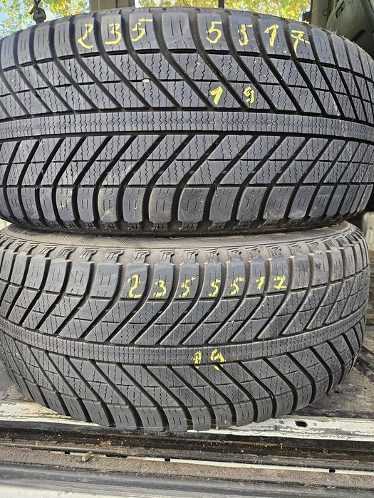 Гуми 235/55/17 2броя Всесезонни