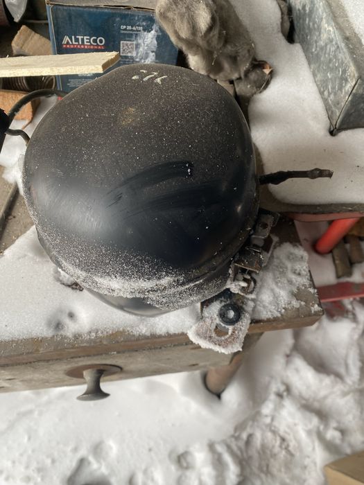 Продам компрессор моторчик для холодильника