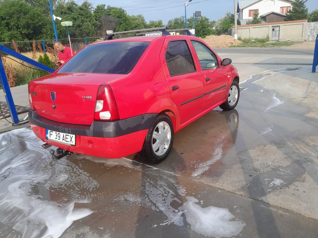 Vând Dacia Logan