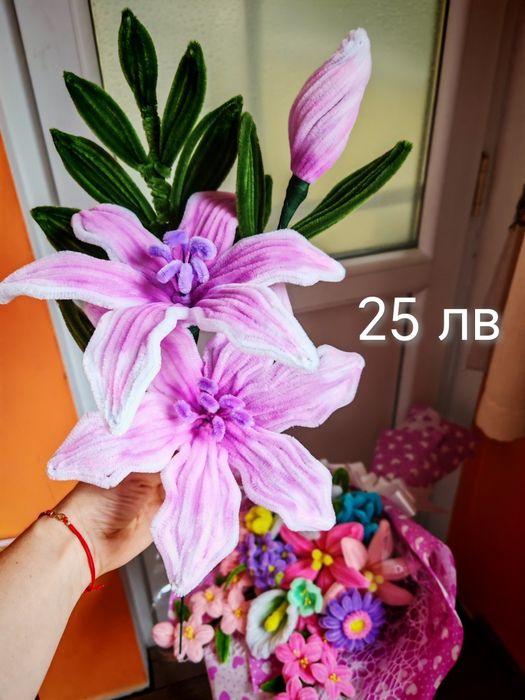 Вечен букет от плюшени телени пръчки