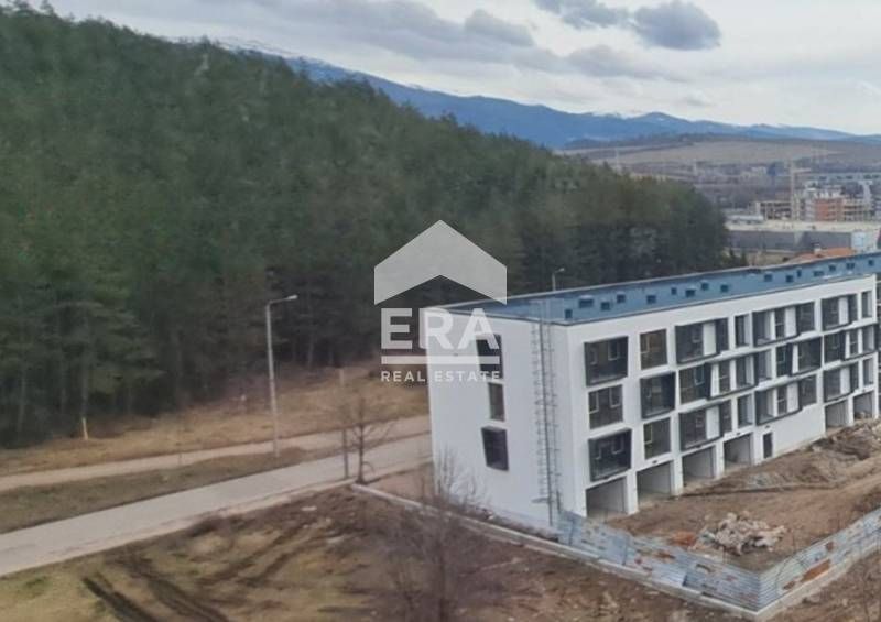 ЕРА Фаворит продава тристаен апартамент в кв. Изток, гр. Перник с голя