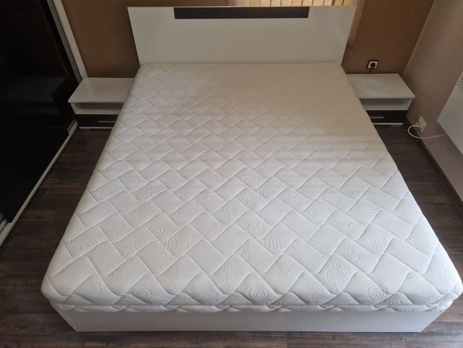 Продавам Спален комплект + матрак и секция