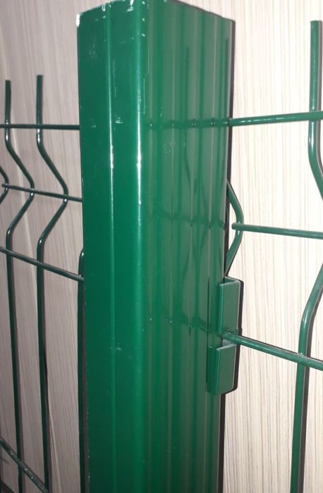 Vând garduri din plasa cu fundație sau piroane de beton