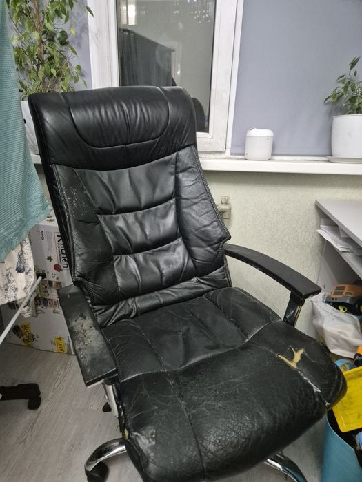 Продам кожанное кресло