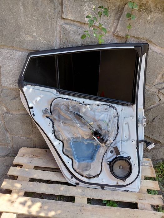 Uși fata / spate , dreapta / stanga complete de Toyota Prius IV