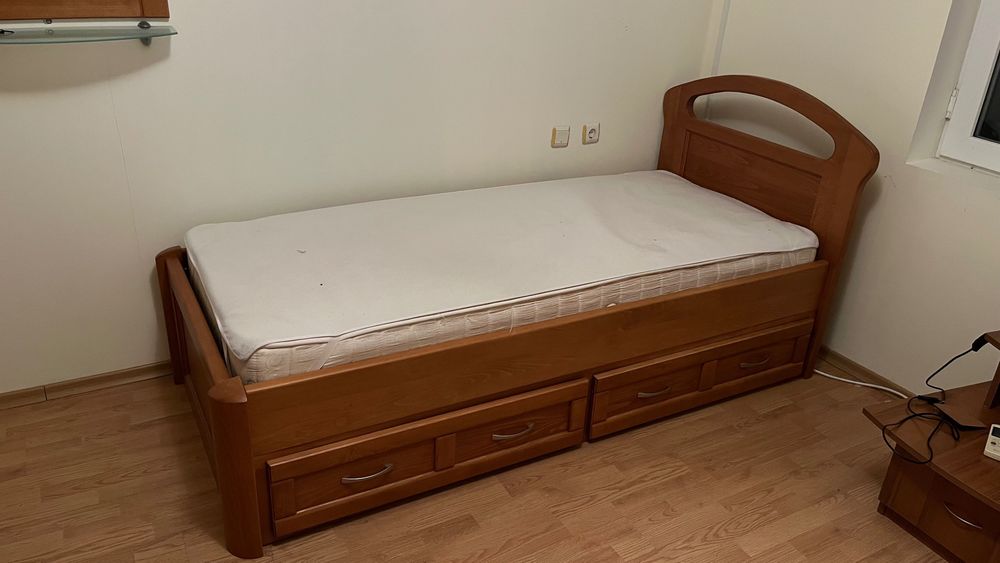 легла  с матраци