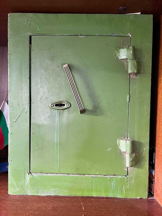 Метална каса с ключ