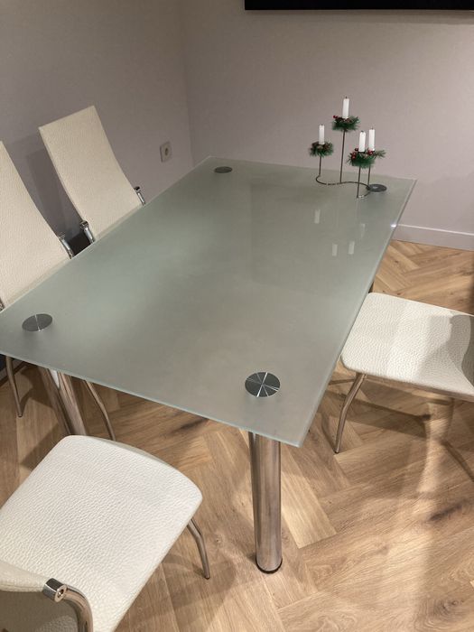 Стъклена маса трапезна