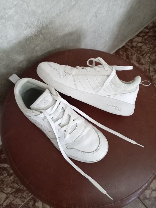 Оригинални дамски маратонки (Adidas)