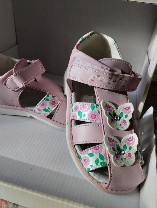 Продам новые сандали на девочку