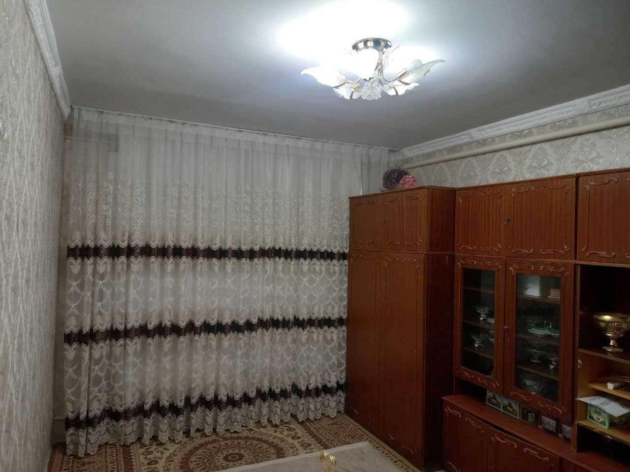 Нөкис қаласы орайынан “CAKE BUMER” арқа тәрепинде квартира сатылады.
