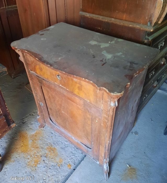 Продаются румынский прикроватные тумбы