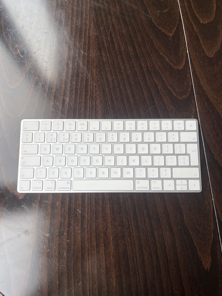 Продавам Apple Magic Keyboard