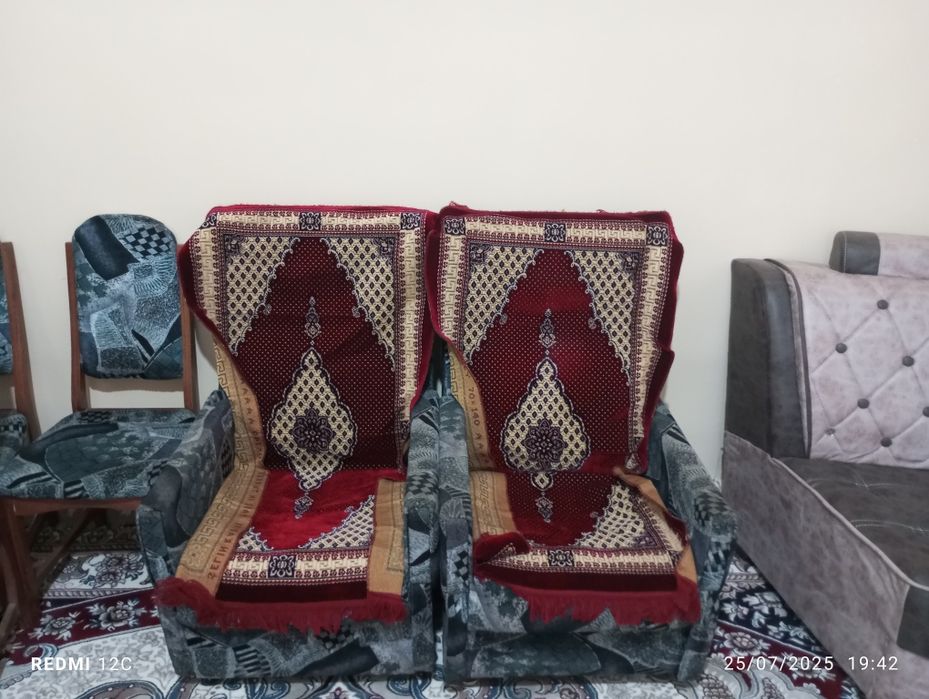 Siz korib turgan 6ta stul 2ta kreslo bularning hammasi yangi