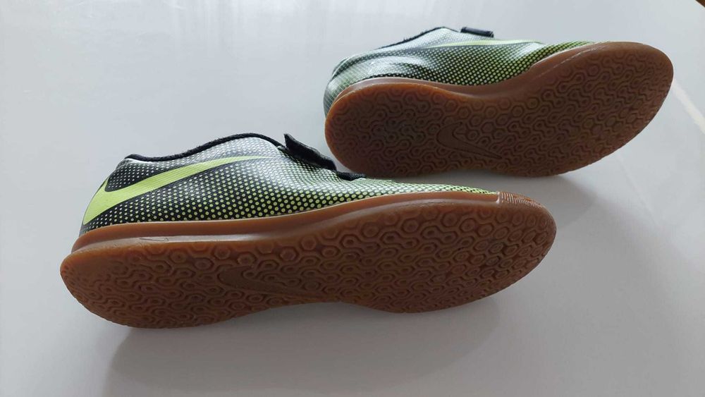 Ghete / adidasi fotbal copii NIKE Bravatax II IC marimea 32 - sala