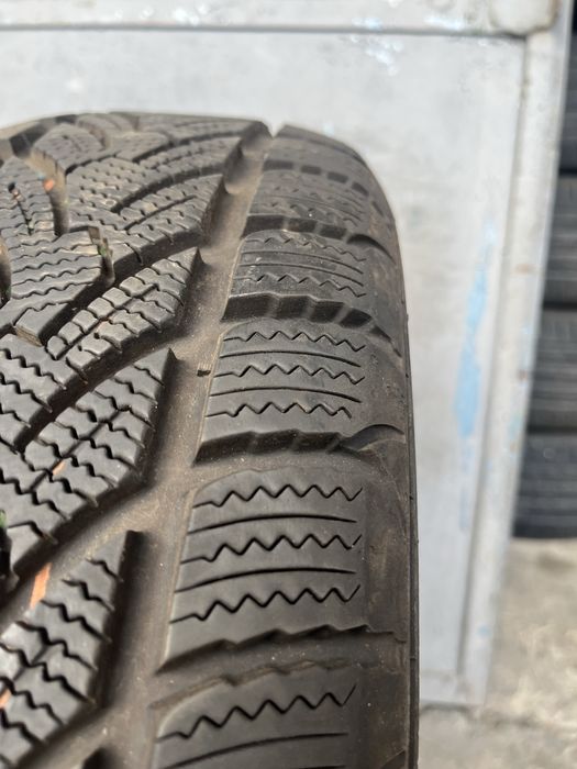 2 бр. зимни гуми 185/65/15 Semperit DOT 2622 5-5,5 mm