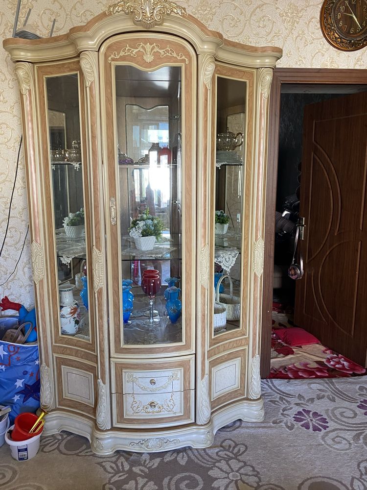 Хитой уголок стенка сотилади