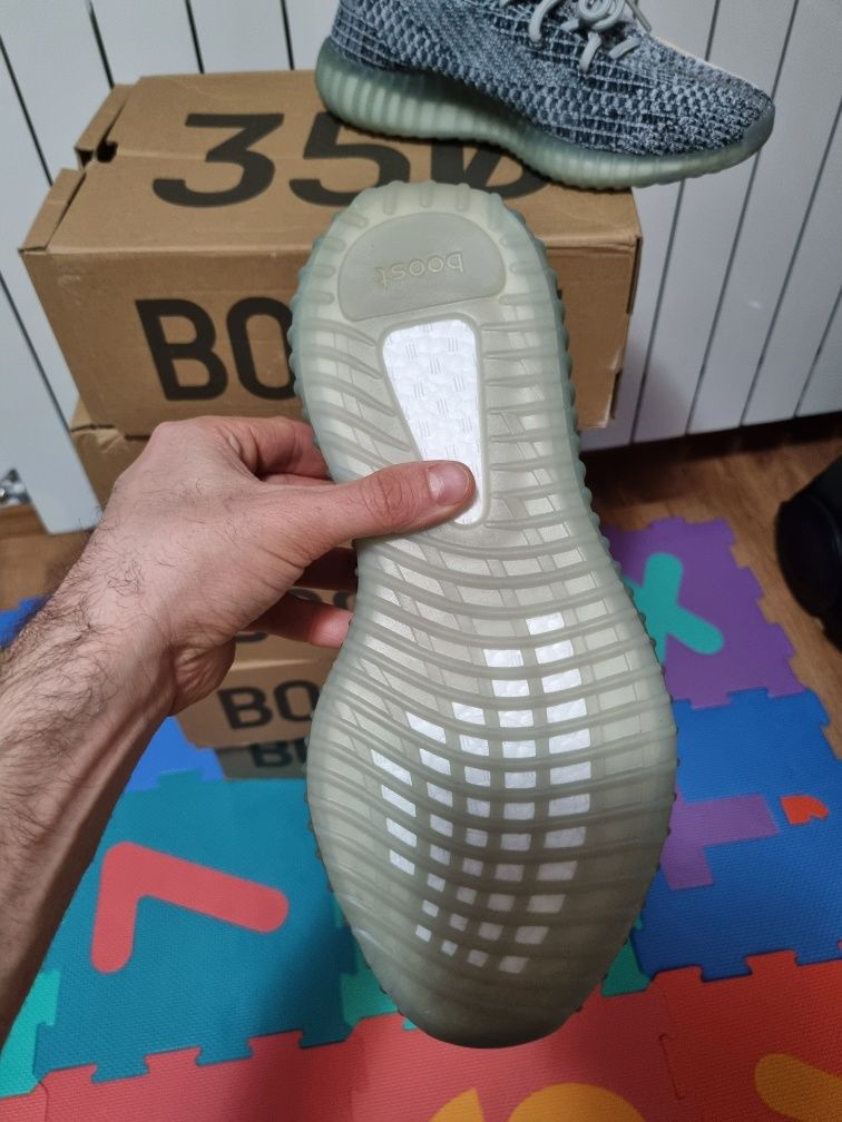 43 1/3 yezzy boost 350 v2 ash blue