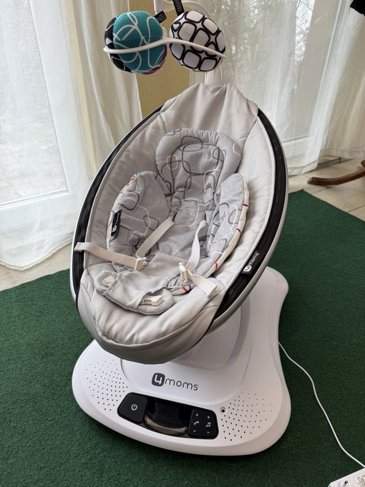 Fotoliul balansoar MamaRoo 4.0 (4 moms)