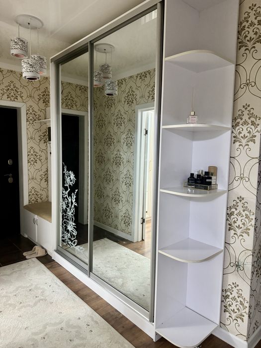 Продам шкаф-купе + прихожую