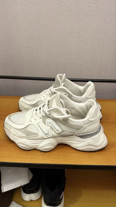 Продам кроссовки и лоферы