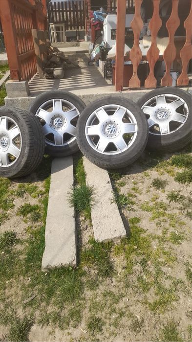 Jenti aluminiu cu cauciucuri de vara